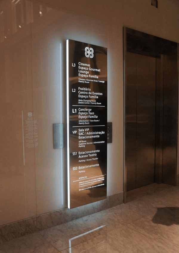 階段およびエレベーターレベルの標識 01