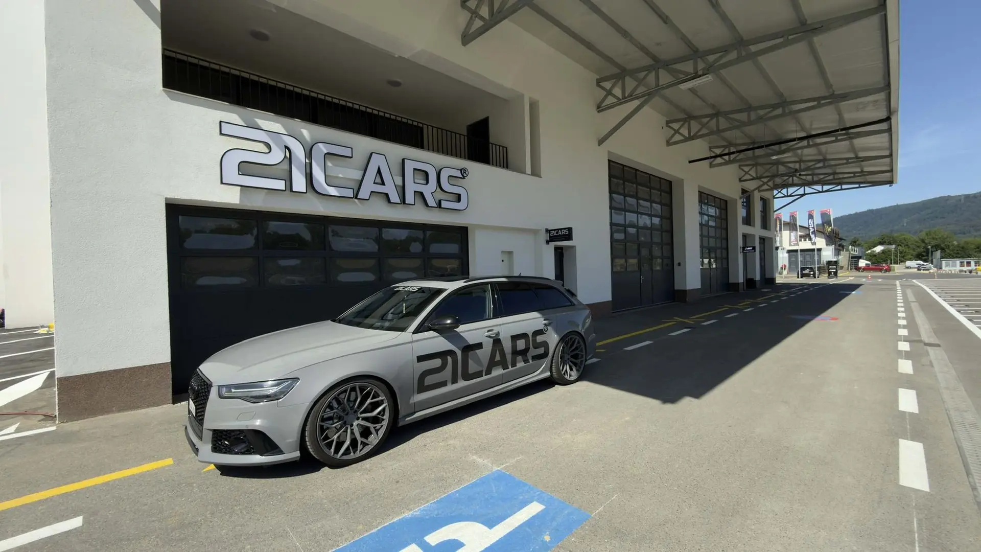 21CARS, Showroom-Buchstaben — montiert (1 von 2)
