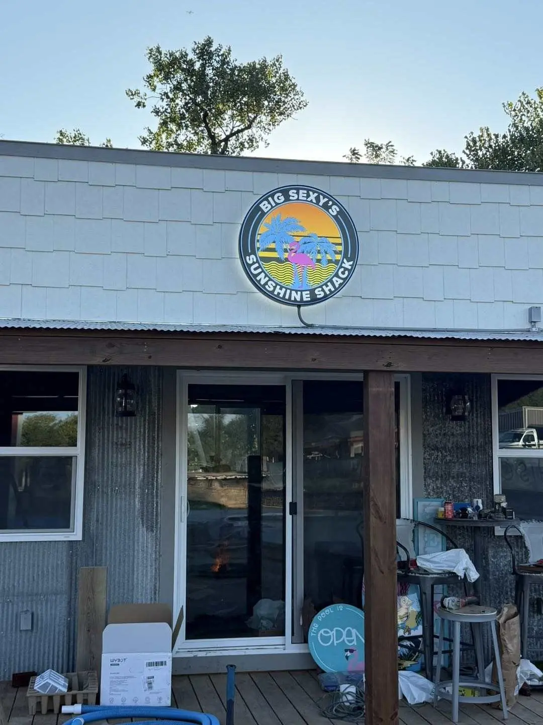 Big Sexy's Sunshine Shack, caja de luz