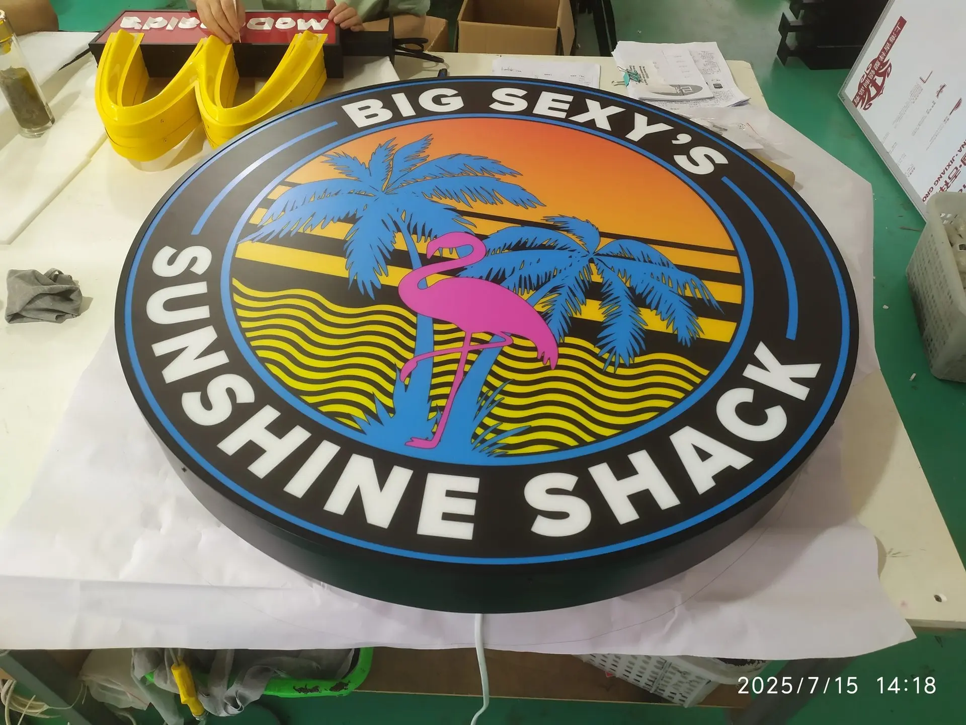 Big Sexy's Sunshine Shack, caja de luz — en producción (1 de 2)