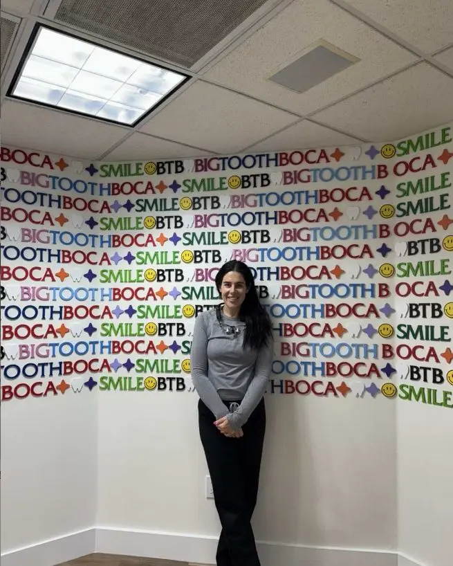 Big Tooth, mur de lettres en acrylique — posé