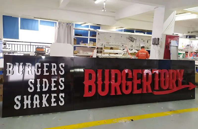 Burgertory, Neon- & Fassadenbeschriftung