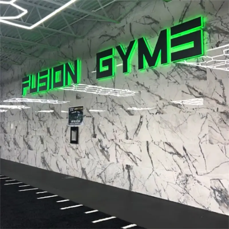 Fusion Gyms, hinterleuchtete Buchstaben