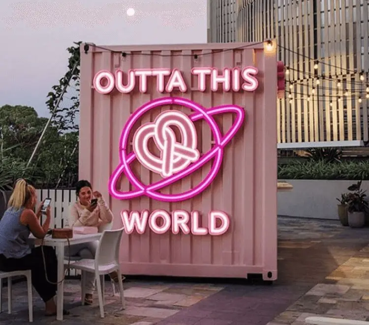Outta This World, Neonschild