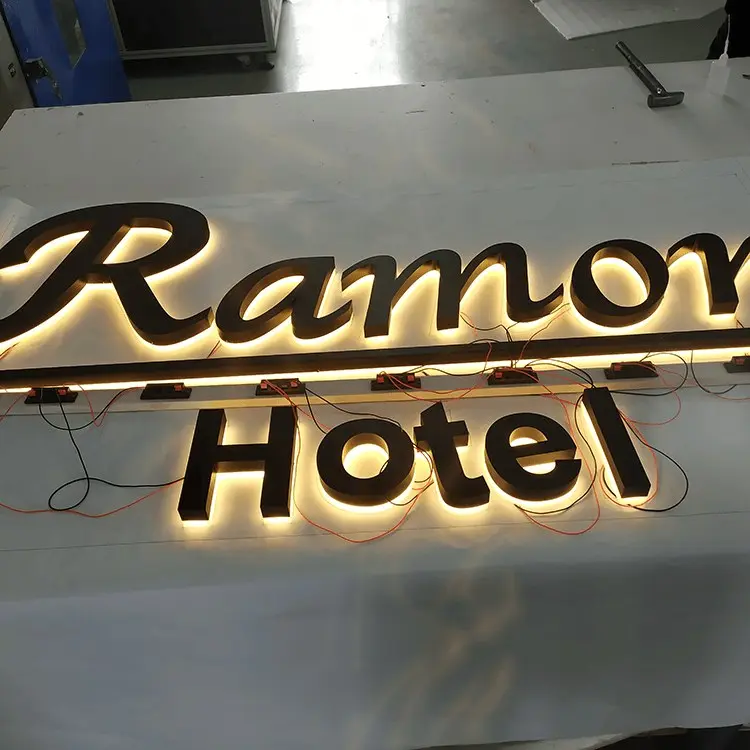 Ramon Hotel, letras interiores