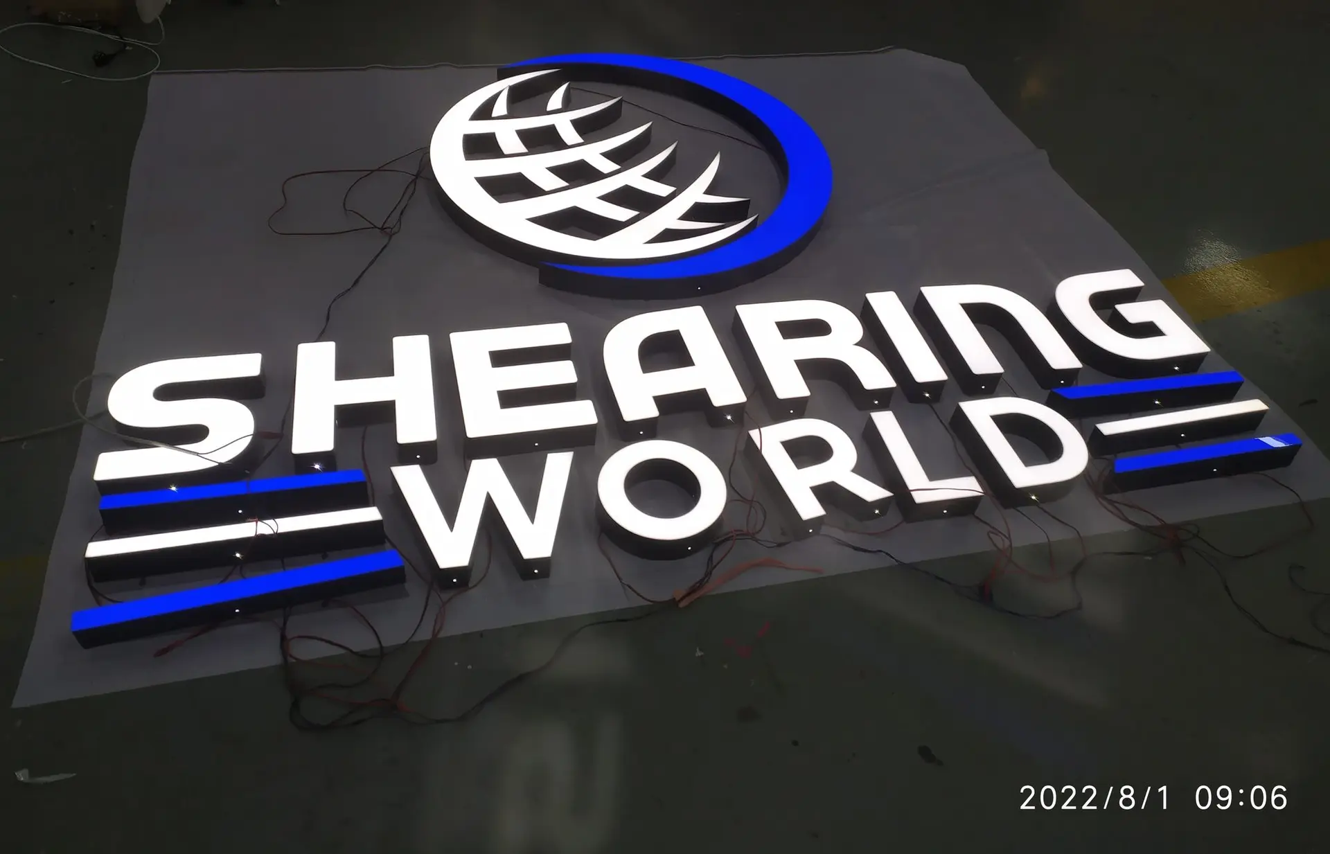 Shearing World, Blendenschild — in Produktion (1 von 2)