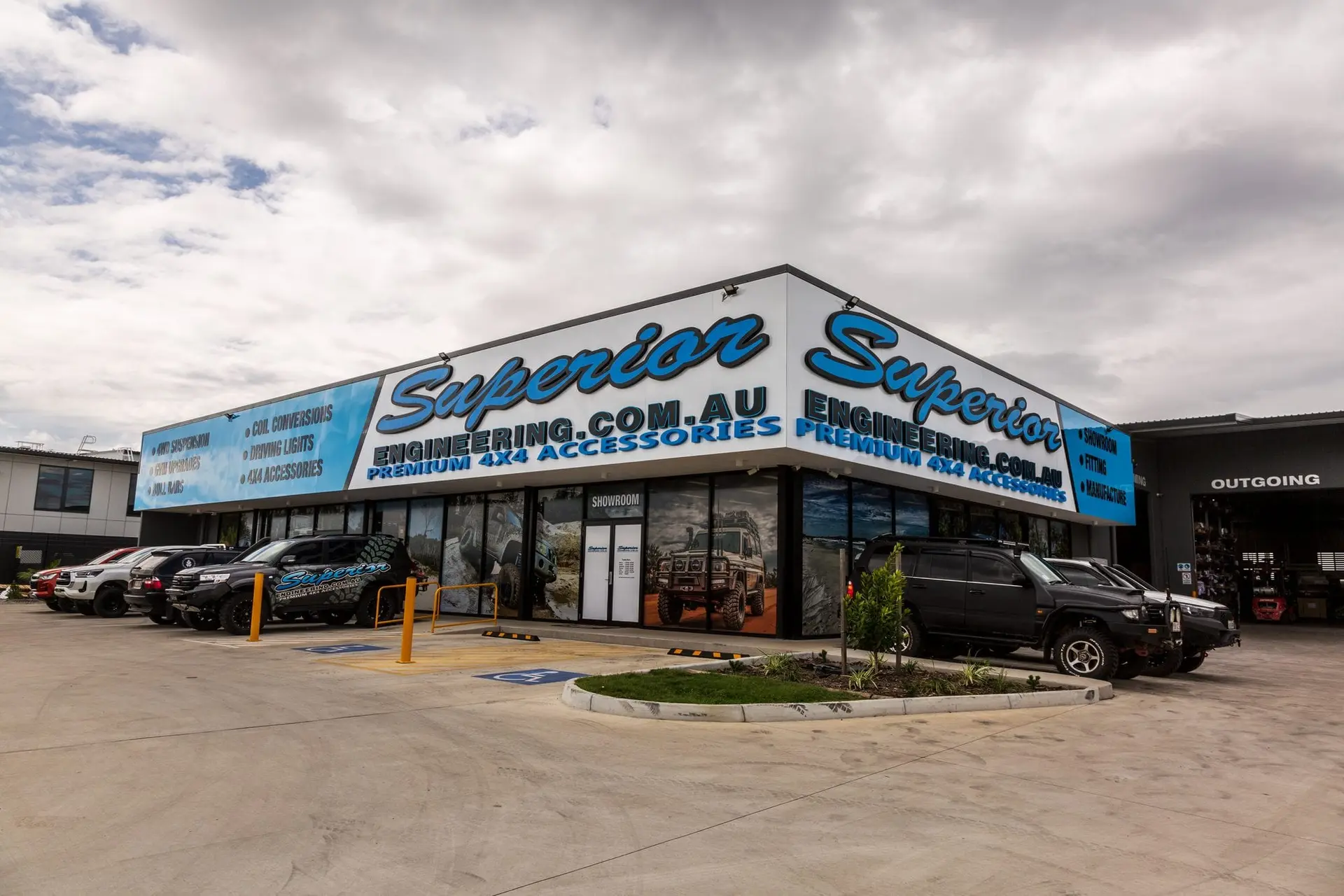 Superior Engineering, lettres de showroom — posées (2 sur 2)