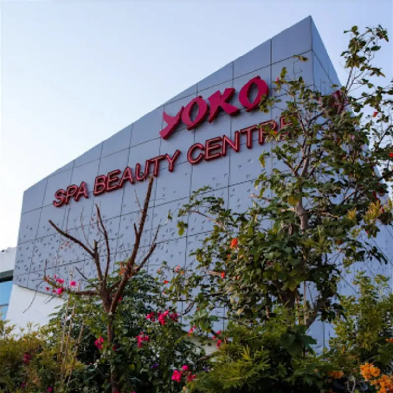 Yoko Beauty Centre, Fassade & Eingang